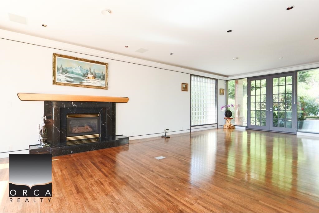 687 Beachview Drive, North Vancouver 2