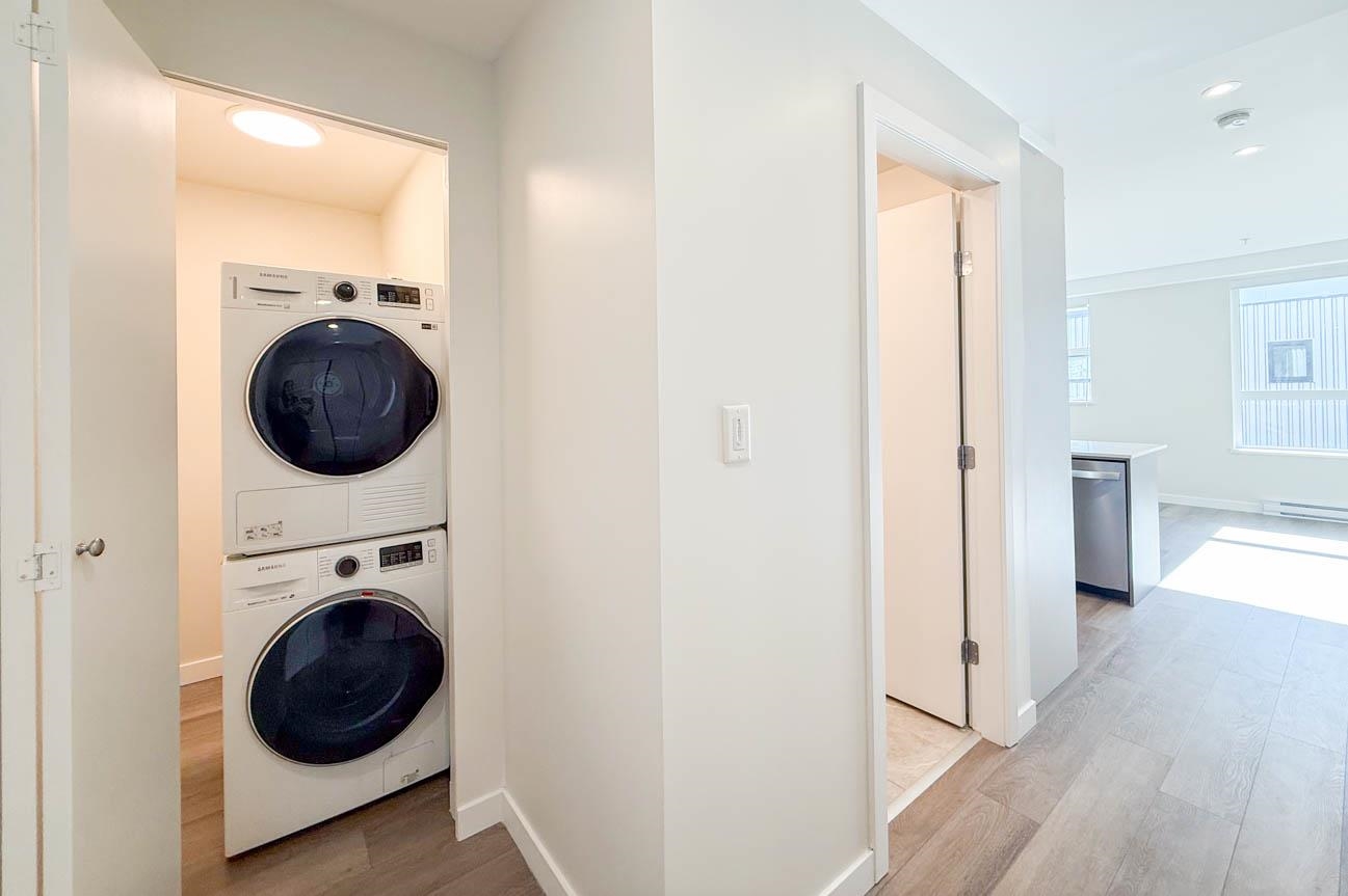 Unit 400 - 3588 Hull, Vancouver 4