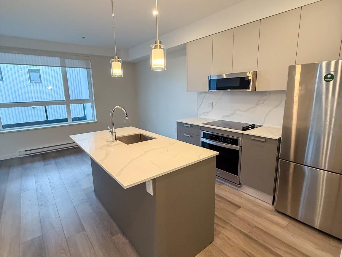 Unit 204 - 3588 Hull Street, Vancouver 2