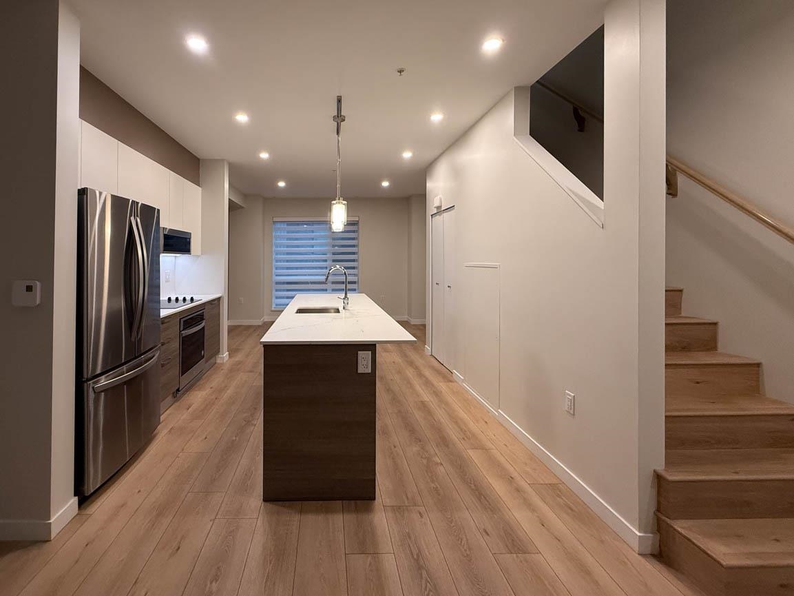 Th 74 - 3592 Hull St, Vancouver 5