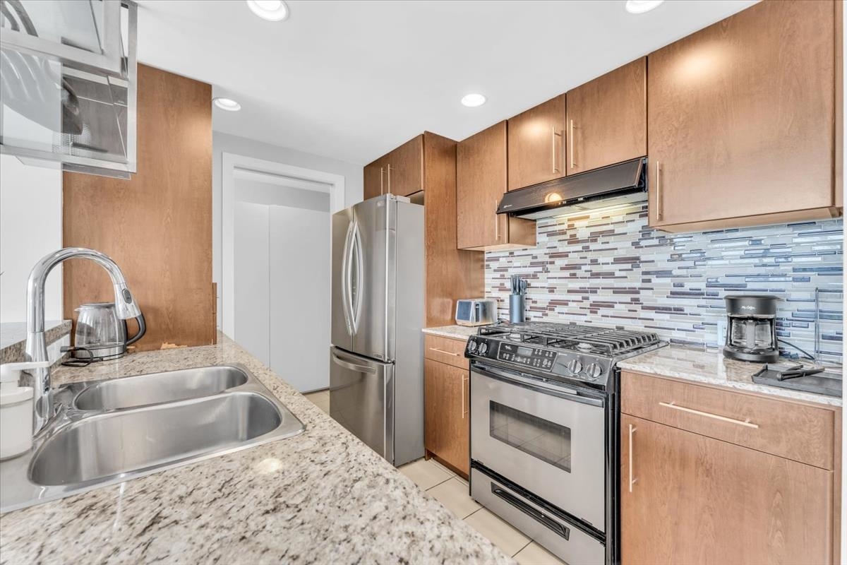 Unit 705 - 583 Beach Crescent, Vancouver 4
