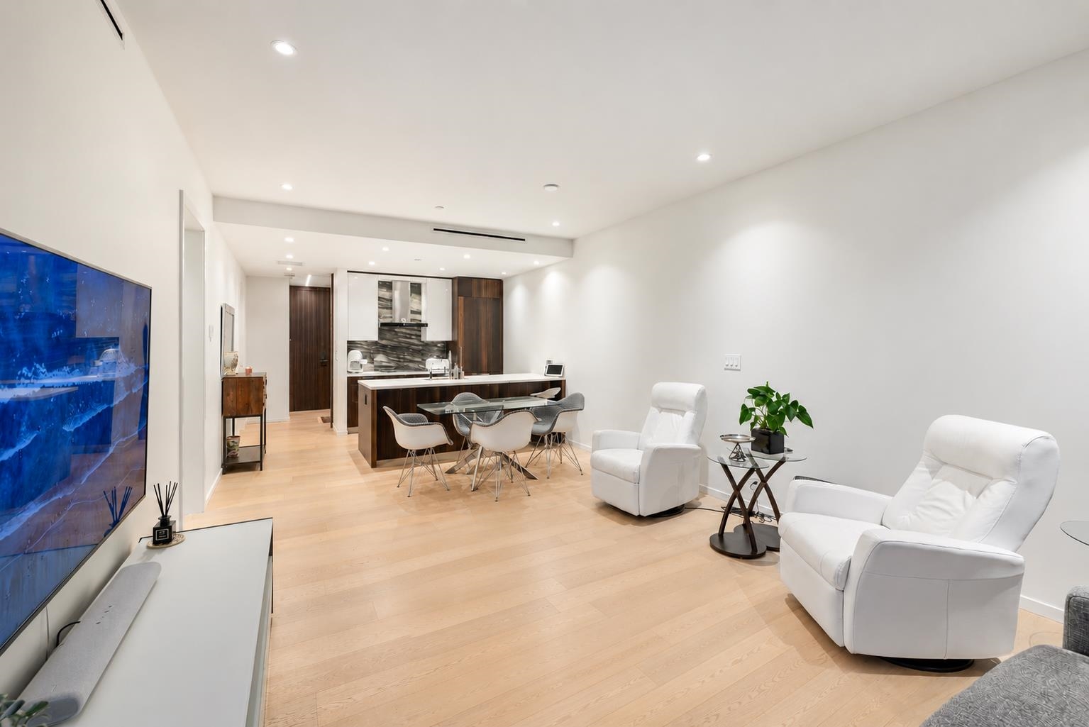 Unit 402 - 1355 Bellevue Avenue, West Vancouver 4