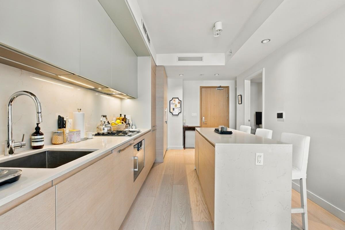 Unit 3703 - 1289 Hornby St, Vancouver 2