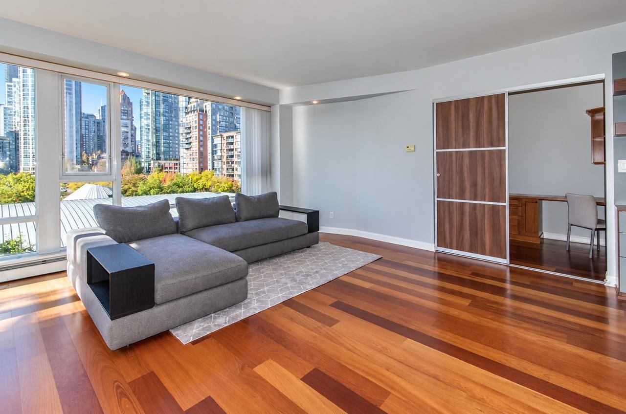 Unit 702 - 1383 Marinaside Crescent, Vancouver 4