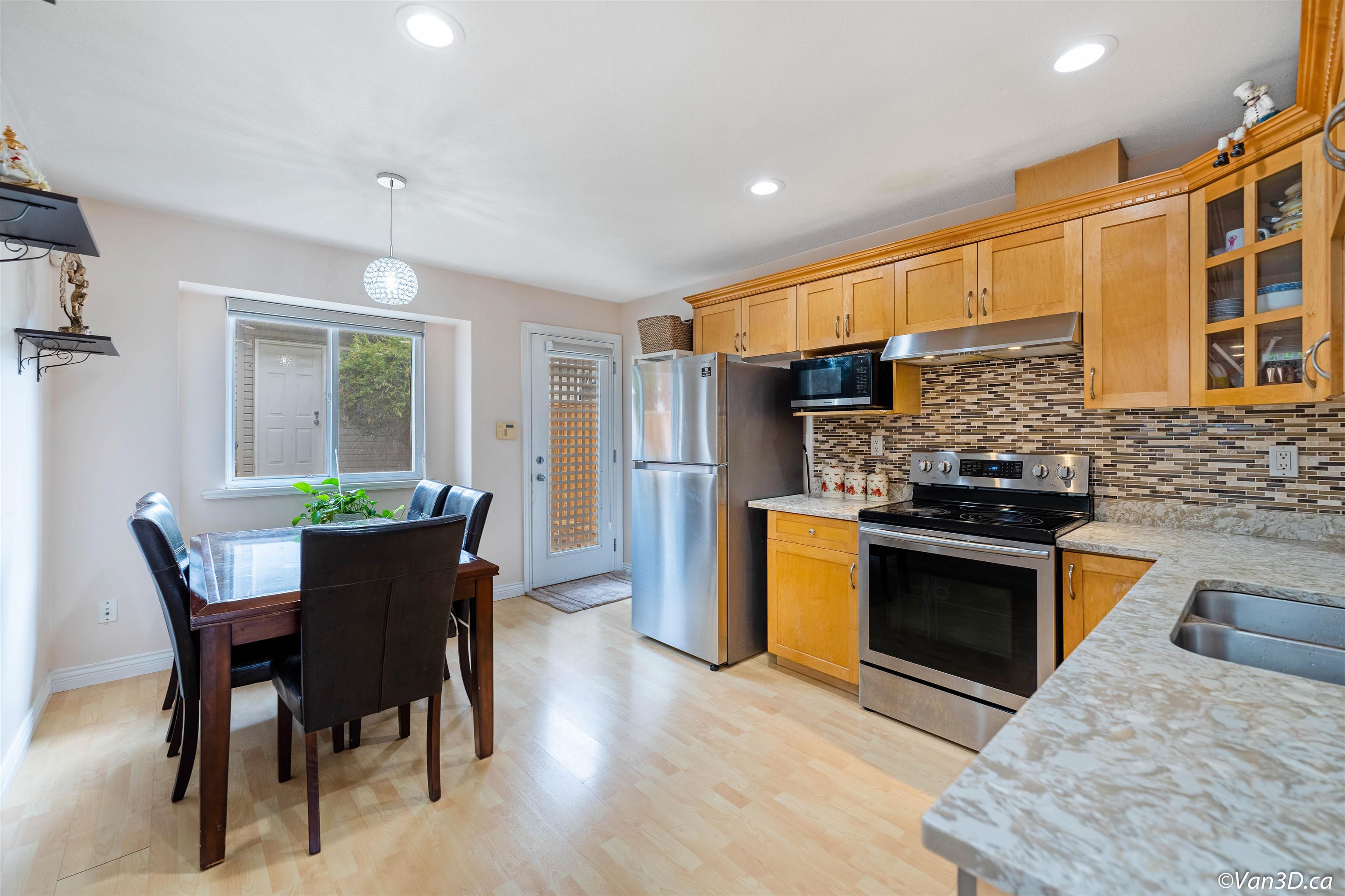 5422 Norfolk Street, Burnaby 5