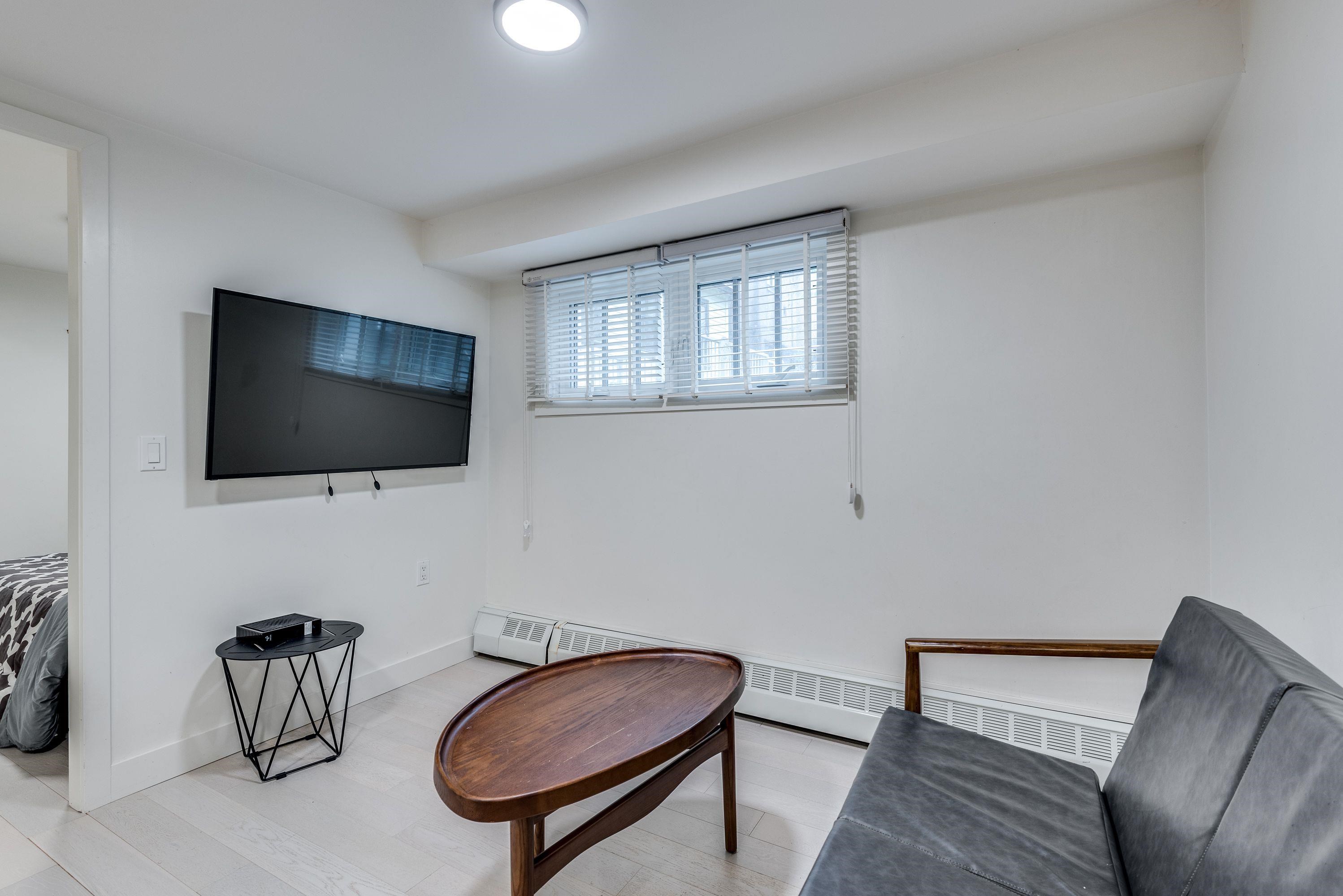 Unit 3 - 1425 Haro Street, Vancouver 4