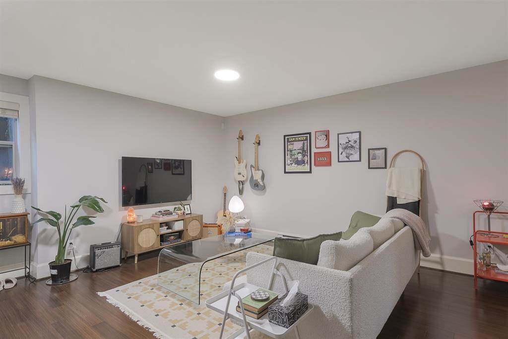 Unit Suite - 518 16th Street E, North Vancouver 3