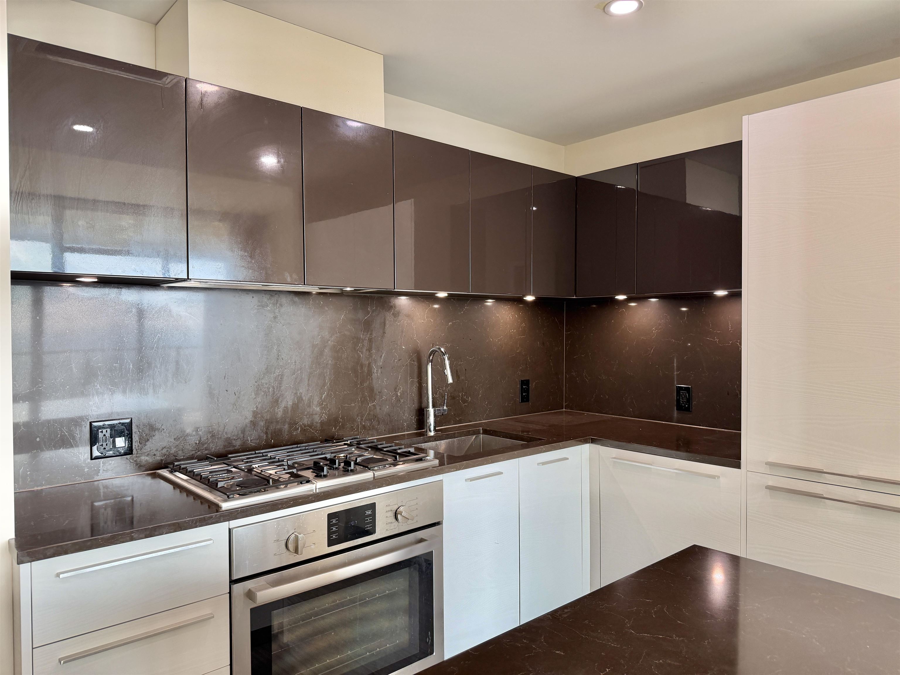 Unit 1604 - 6383 Mckay Avenue, Burnaby 2