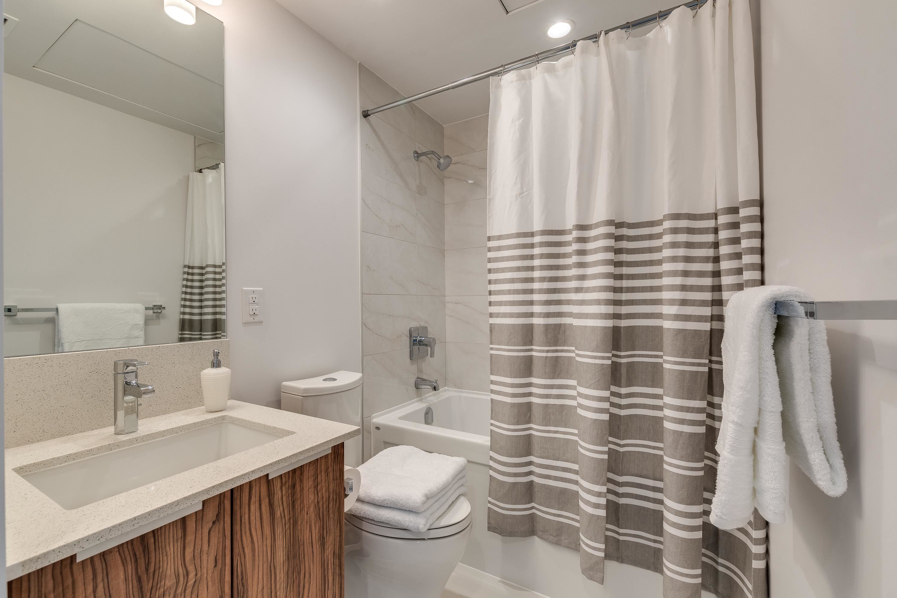 Unit 605 - 1283 Howe Street, Vancouver 3
